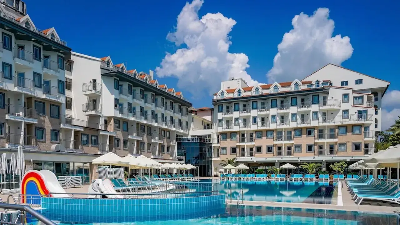 Side Aluna Hotel