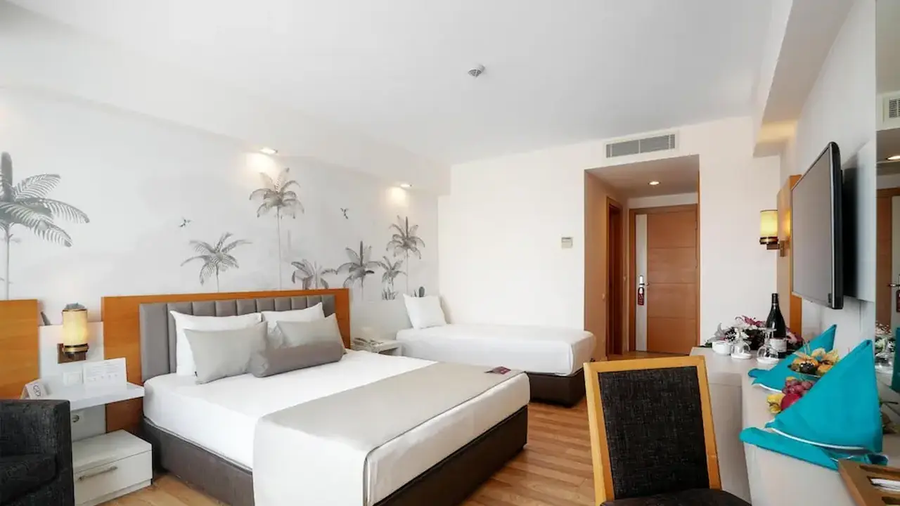 Side Aluna Hotel