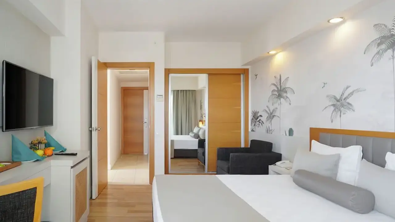 Side Aluna Hotel