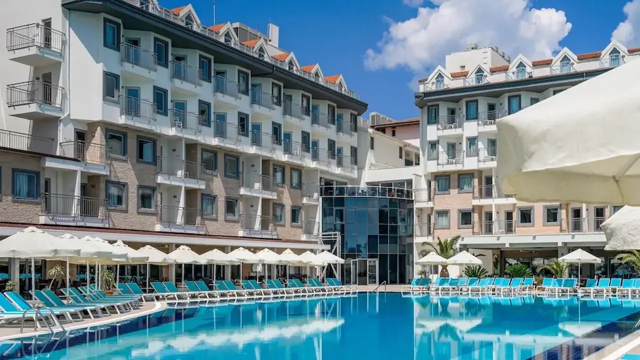 Side Aluna Hotel