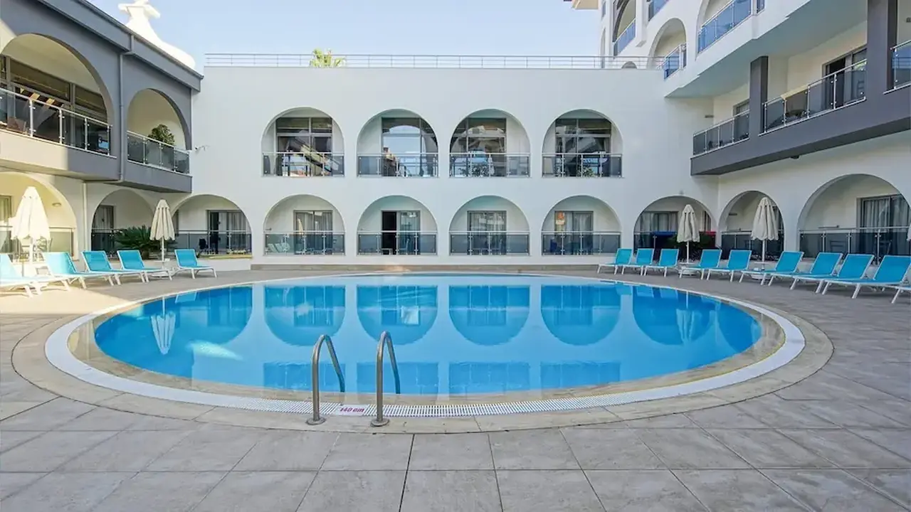 Side Aluna Hotel