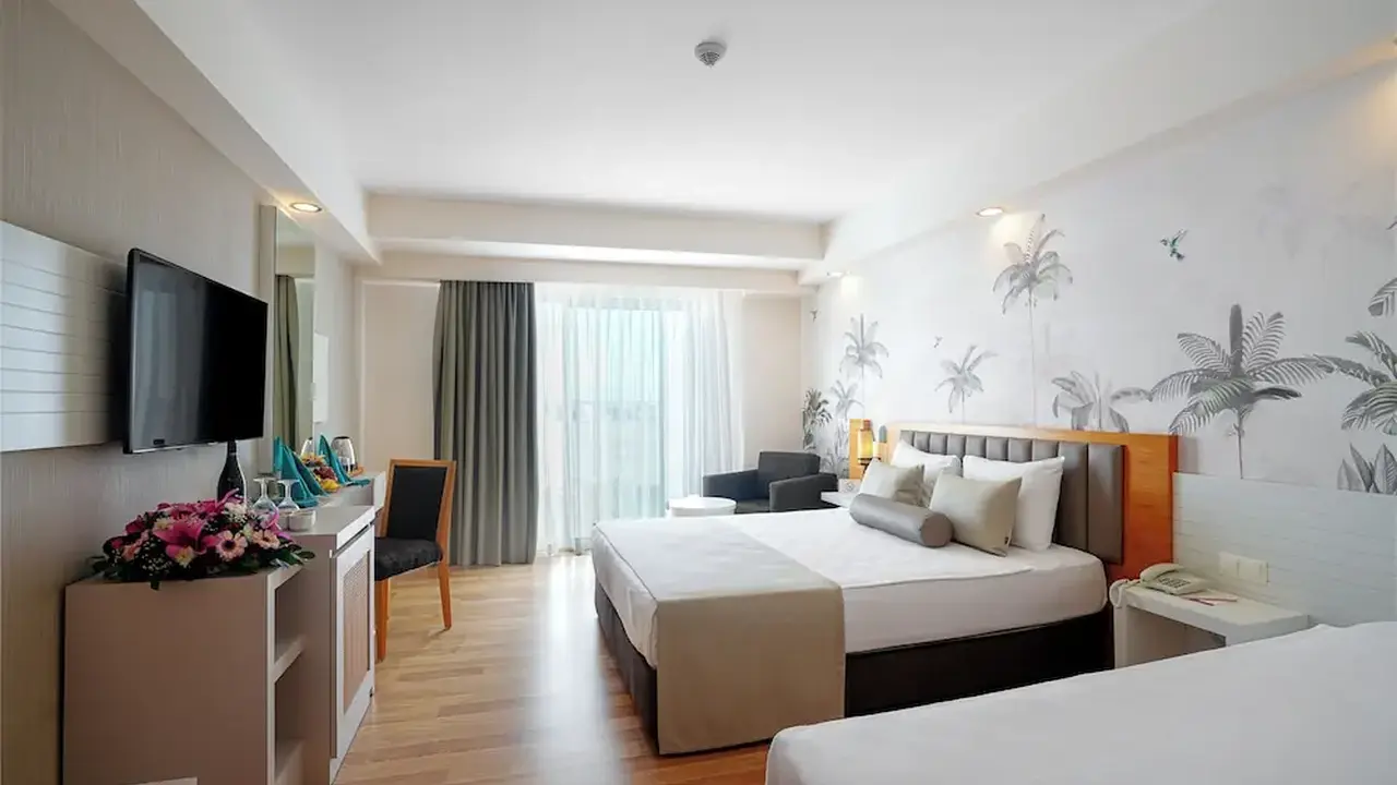 Side Aluna Hotel