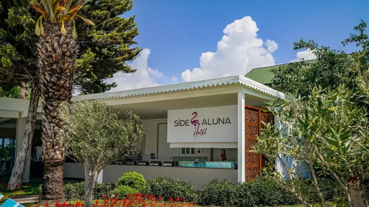Side Aluna Hotel