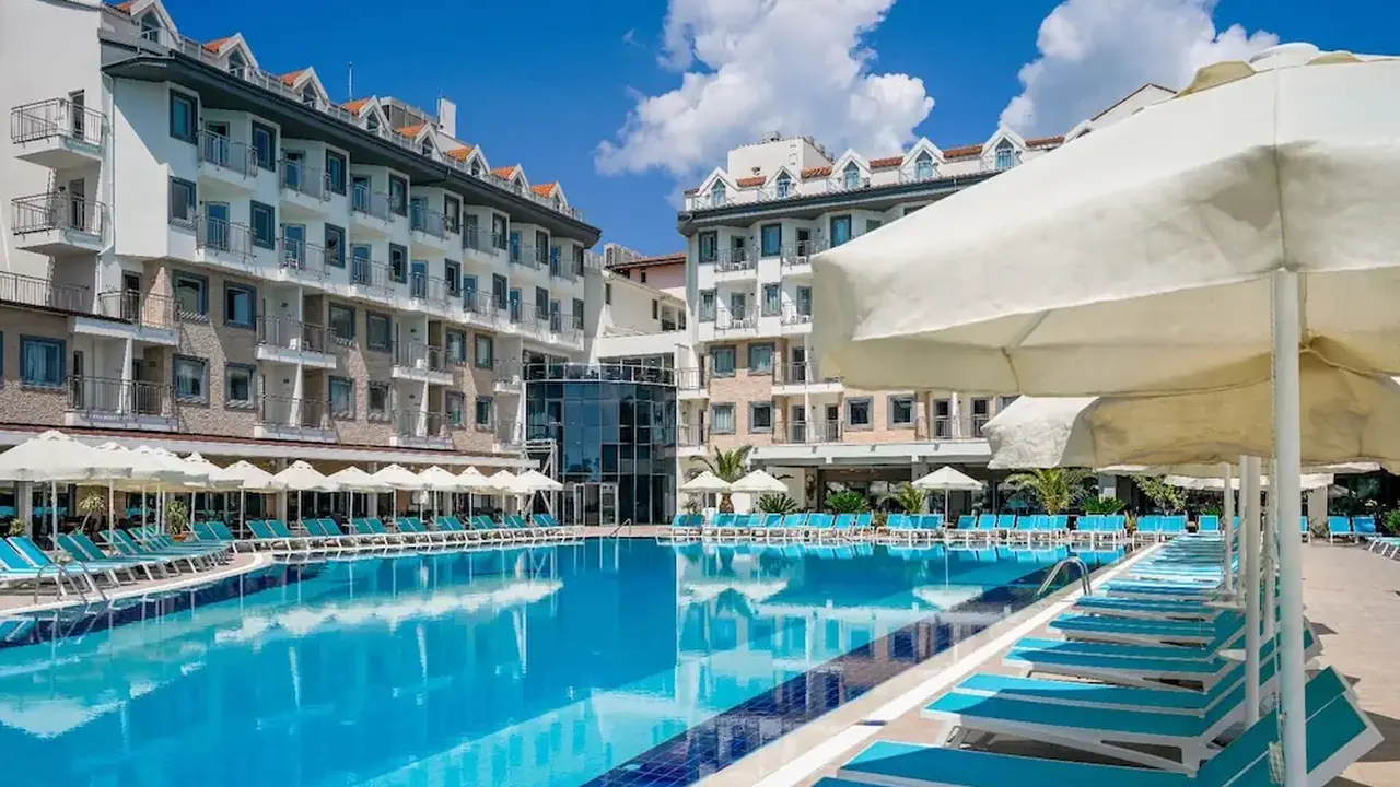 Side Aluna Hotel