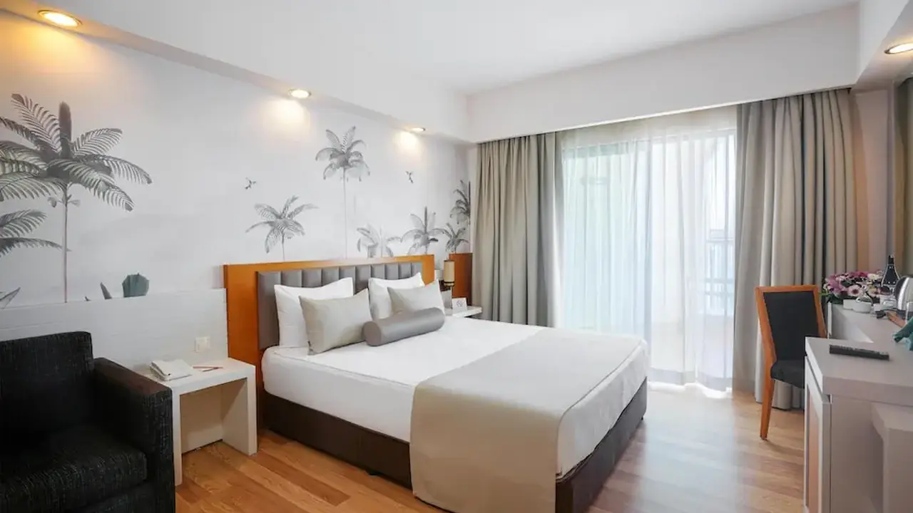 Side Aluna Hotel