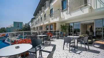 Side Aluna Hotel