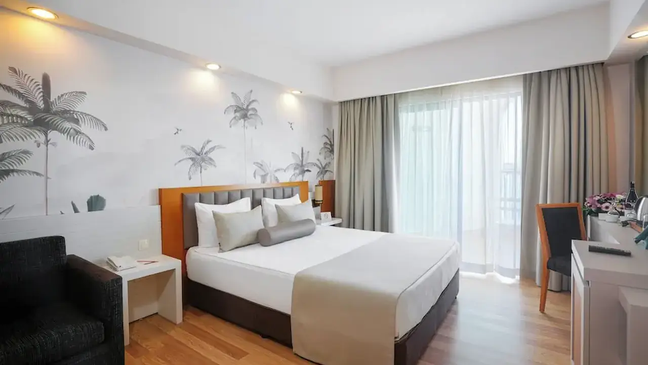 Side Aluna Hotel