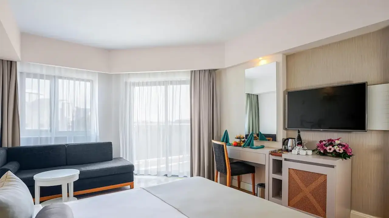Side Aluna Hotel