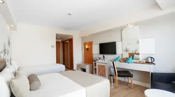 Side Aluna Hotel