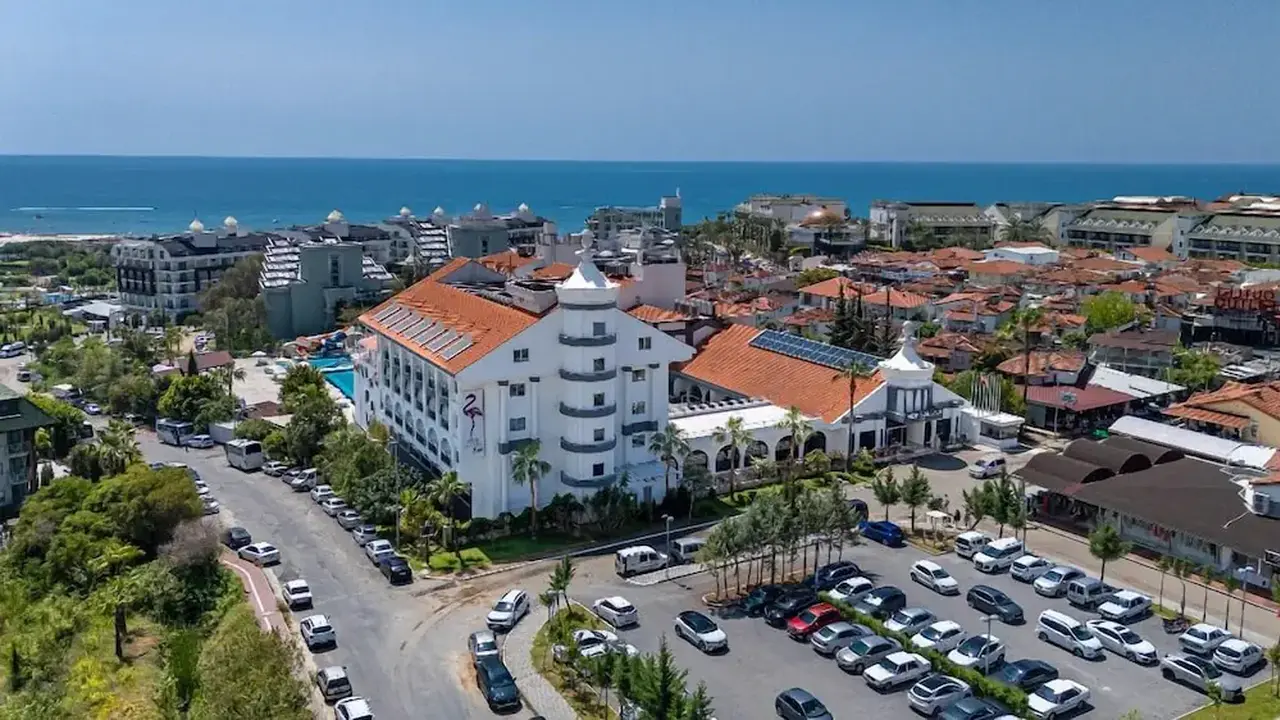 Side Aluna Hotel