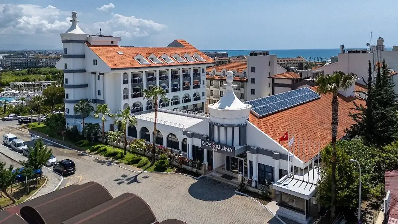Side Aluna Hotel