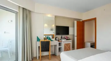 Side Aluna Hotel