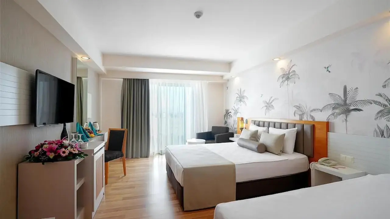 Side Aluna Hotel