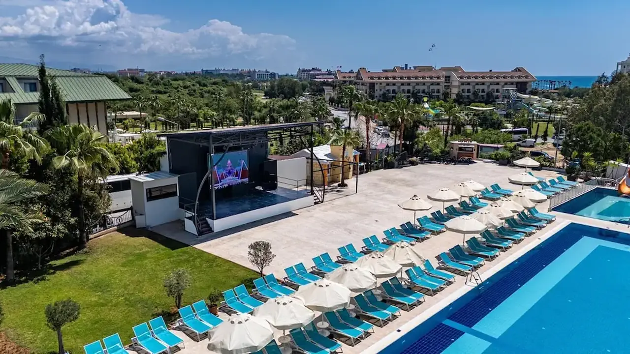 Side Aluna Hotel