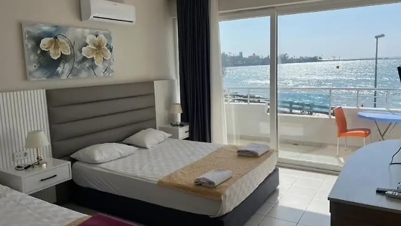 Side Beach Club