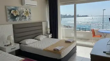 Side Beach Club