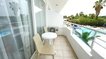 Side Beach Club