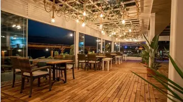 Side Beach Club