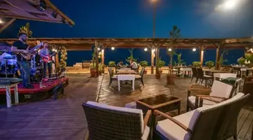 Side Beach Club