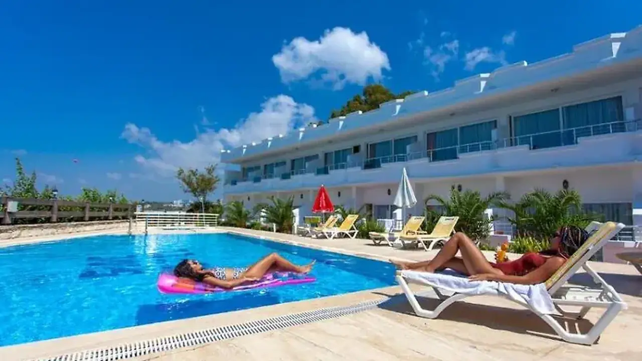 Side Beach Club