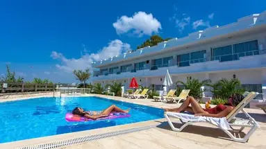 Side Beach Club