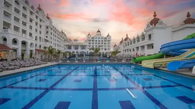 SIDE PREMIUM by OZ Hotels