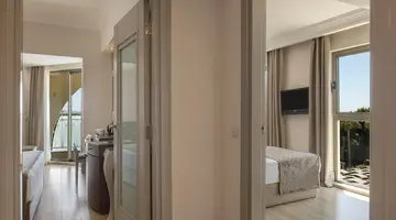 Side Star Resort