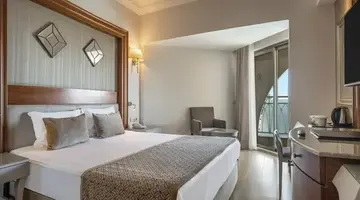Side Star Resort
