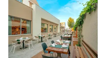 SIDE STORY RESORT & SPA
