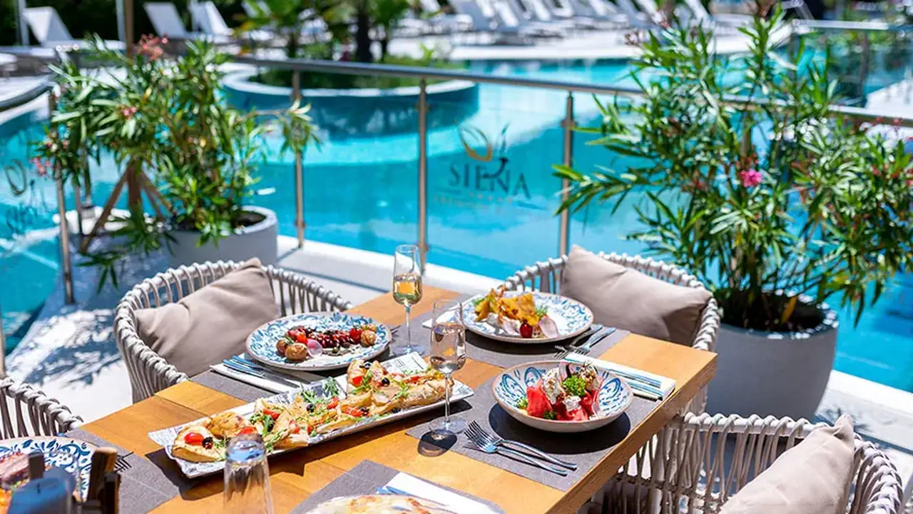 SIENA PREMIUM RETREAT