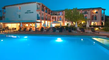 Silver Beach Hotel and Annexe Apartments