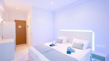 Silver Beach Hotel and Annexe Apartments