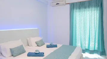Silver Beach Hotel and Annexe Apartments