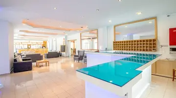 Silver Beach Hotel and Annexe Apartments