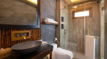 Sinae Phuket Luxury Hotel