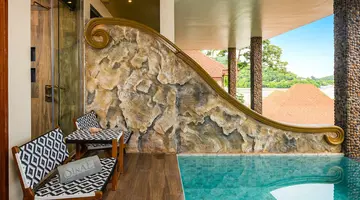 Sinae Phuket Luxury Hotel