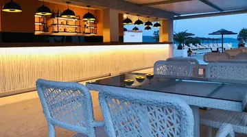 SIRENES BEACH RESORT