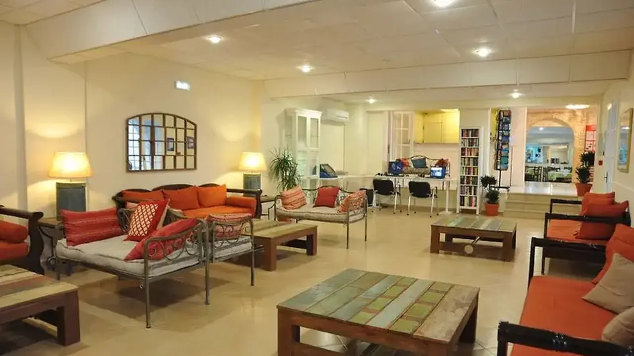 Sirocco Hotel