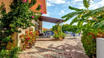 Skentos Hotel
