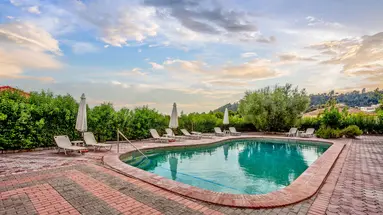 Skentos Hotel