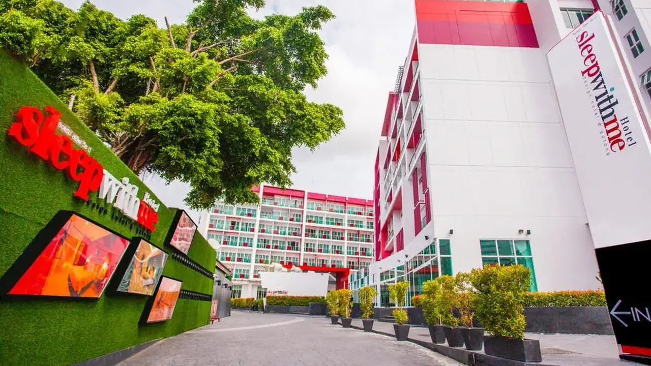 SLEEP WITH ME HOTEL - Design Hotel at Patong