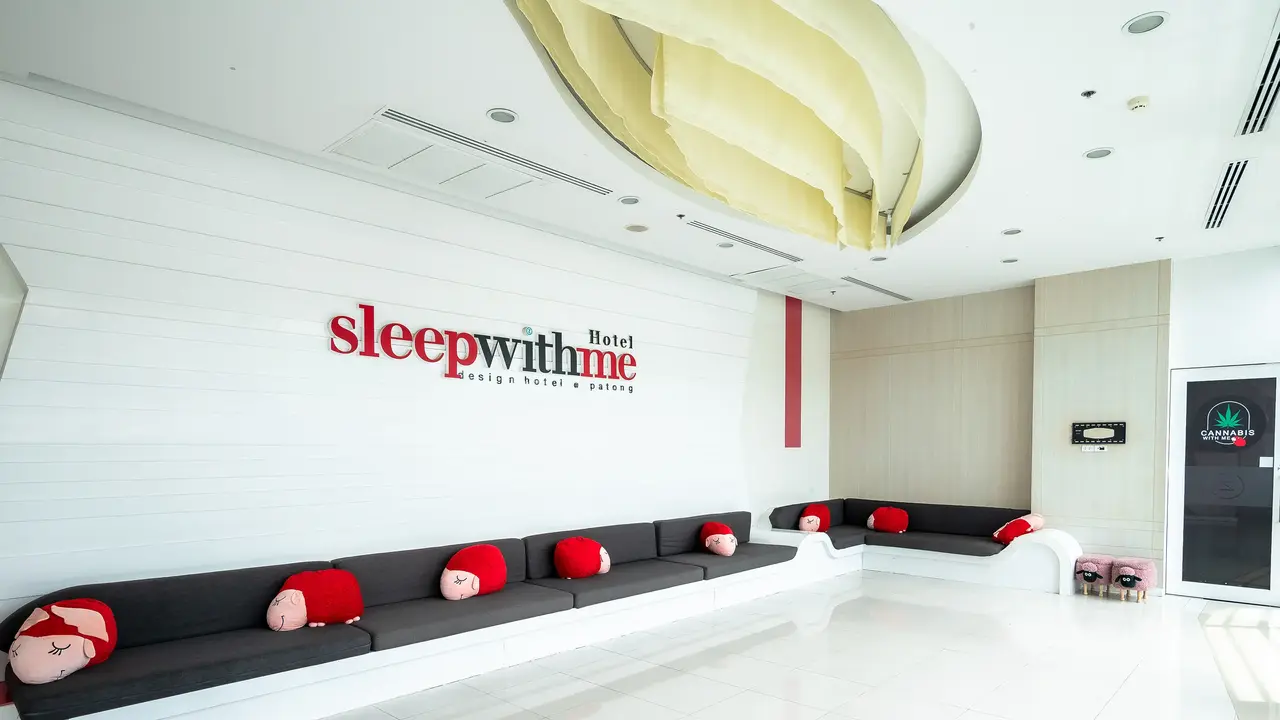SLEEP WITH ME HOTEL - Design Hotel at Patong