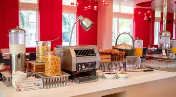 SLEEP WITH ME HOTEL - Design Hotel at Patong