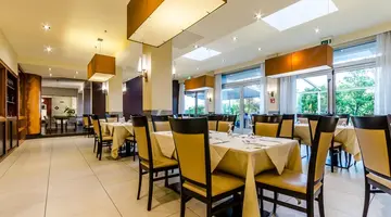 Smart Hotel Holiday