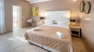 SMY SANTORINI SUITES & VILLAS