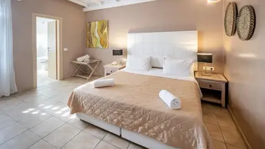 SMY SANTORINI SUITES & VILLAS