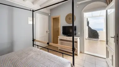SMY SANTORINI SUITES & VILLAS