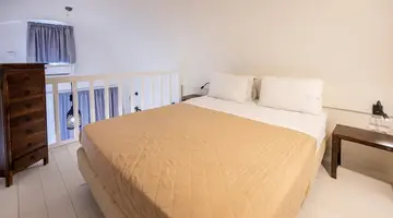 SMY SANTORINI SUITES & VILLAS