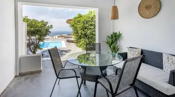 SMY SANTORINI SUITES & VILLAS