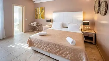 SMY SANTORINI SUITES & VILLAS